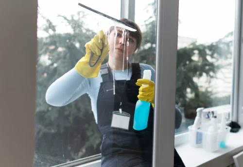 Nettoyage de vitres intérieures et extérieures à Brantes